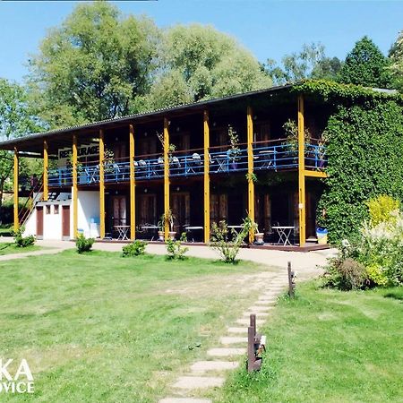 ホテル Lavka Park Skochovice Vrané nad Vltavou エクステリア 写真