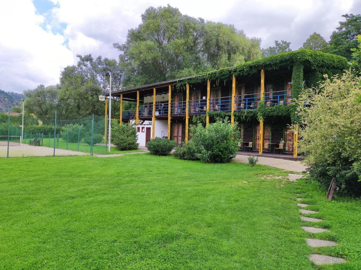 ホテル Lavka Park Skochovice Vrané nad Vltavou エクステリア 写真