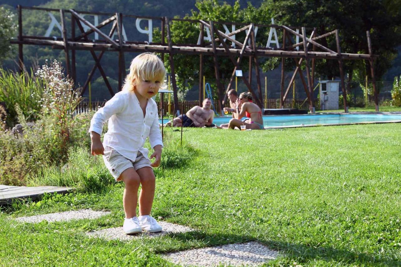 ホテル Lavka Park Skochovice Vrané nad Vltavou エクステリア 写真