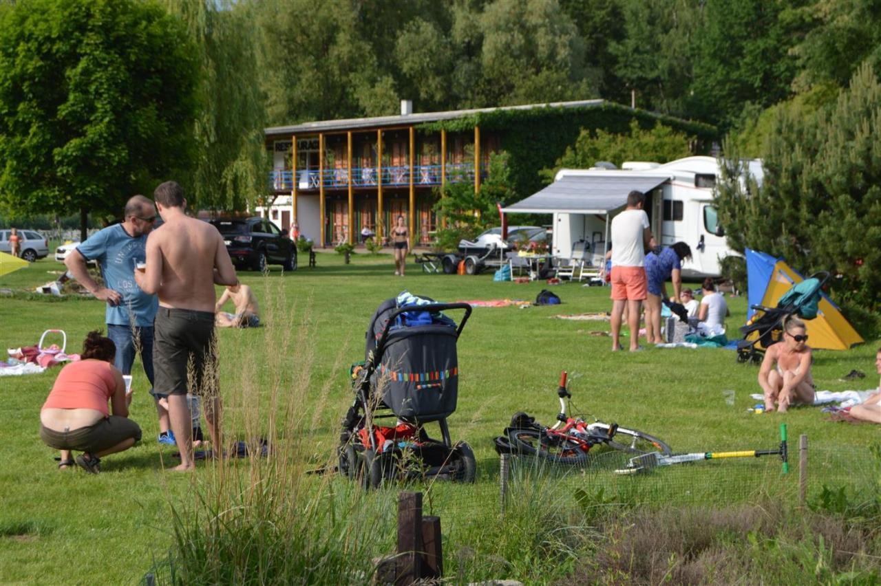 ホテル Lavka Park Skochovice Vrané nad Vltavou エクステリア 写真