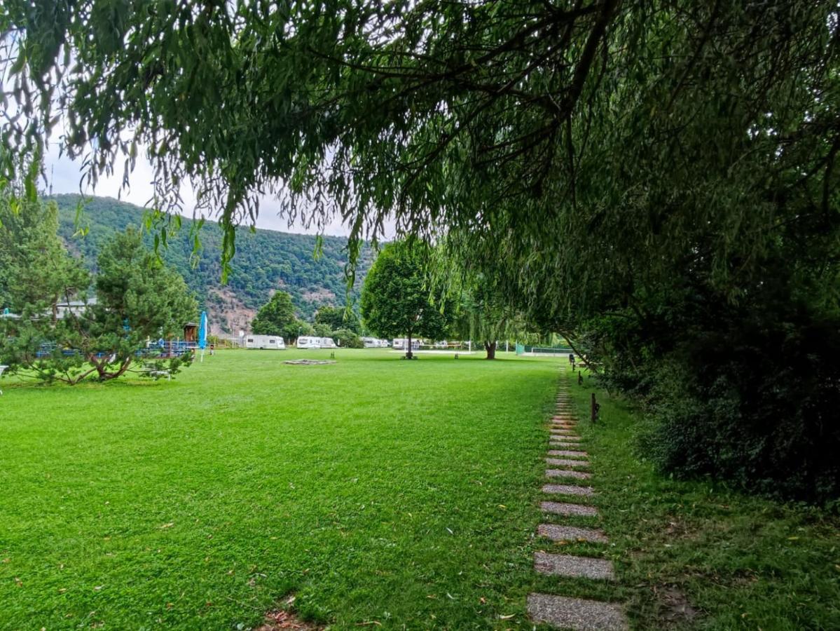 ホテル Lavka Park Skochovice Vrané nad Vltavou エクステリア 写真